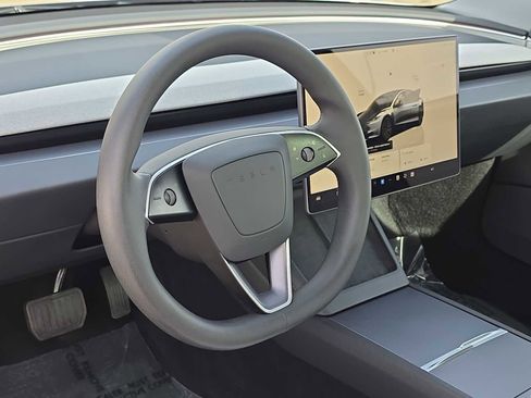 Used 2024 Tesla Model 3 Standard Range image 2