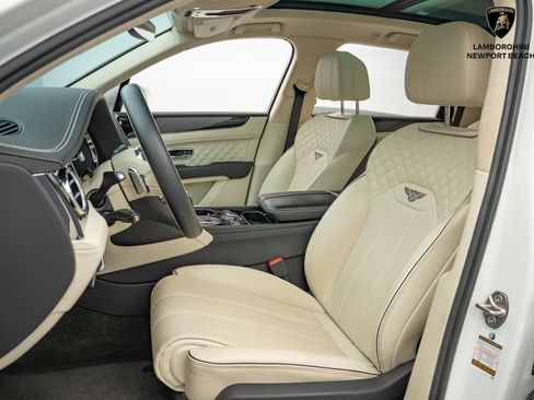 Used 2023 Bentley Bentayga image 7