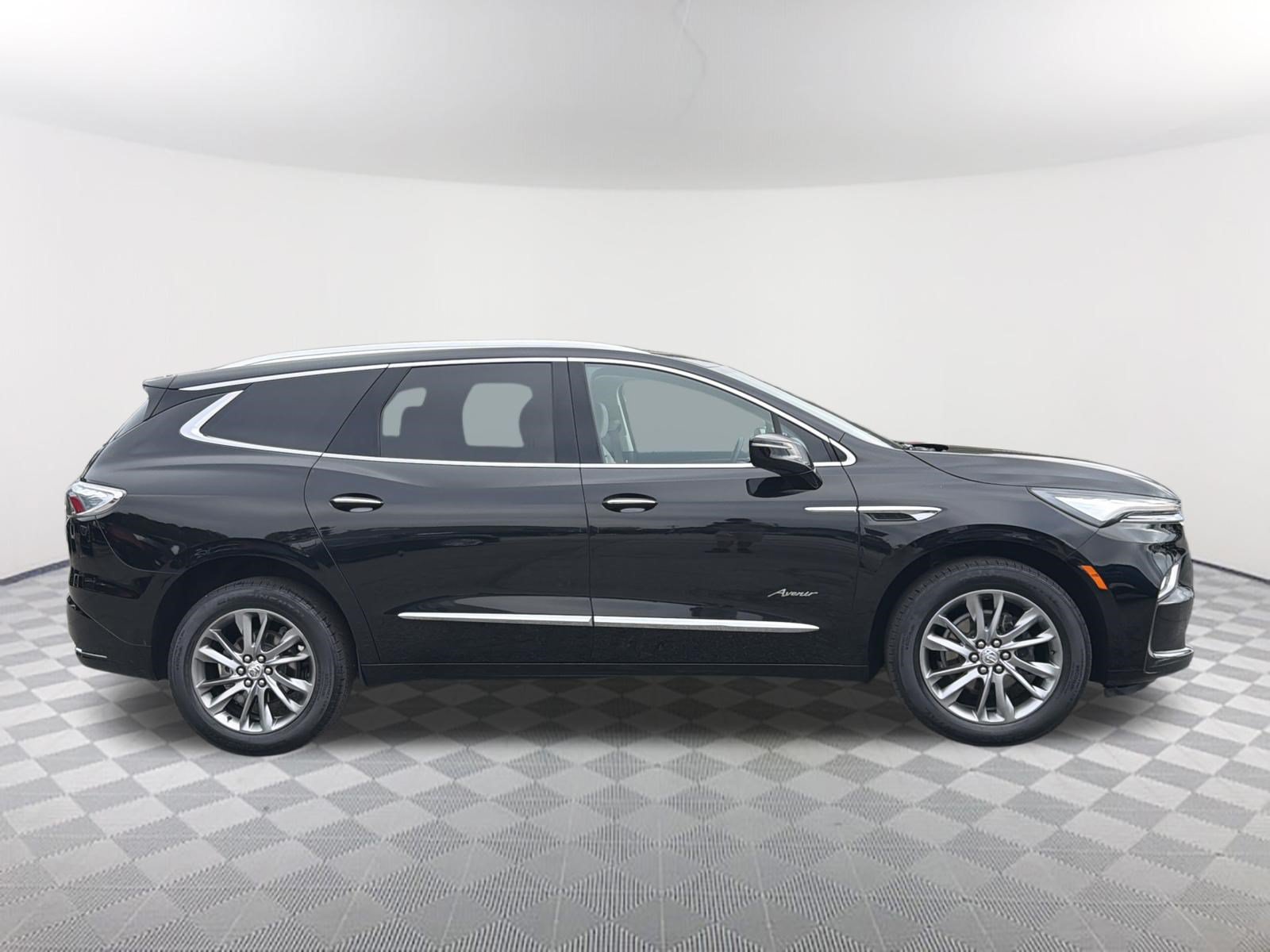 Used 2023 Buick Enclave Avenir FWD image 5