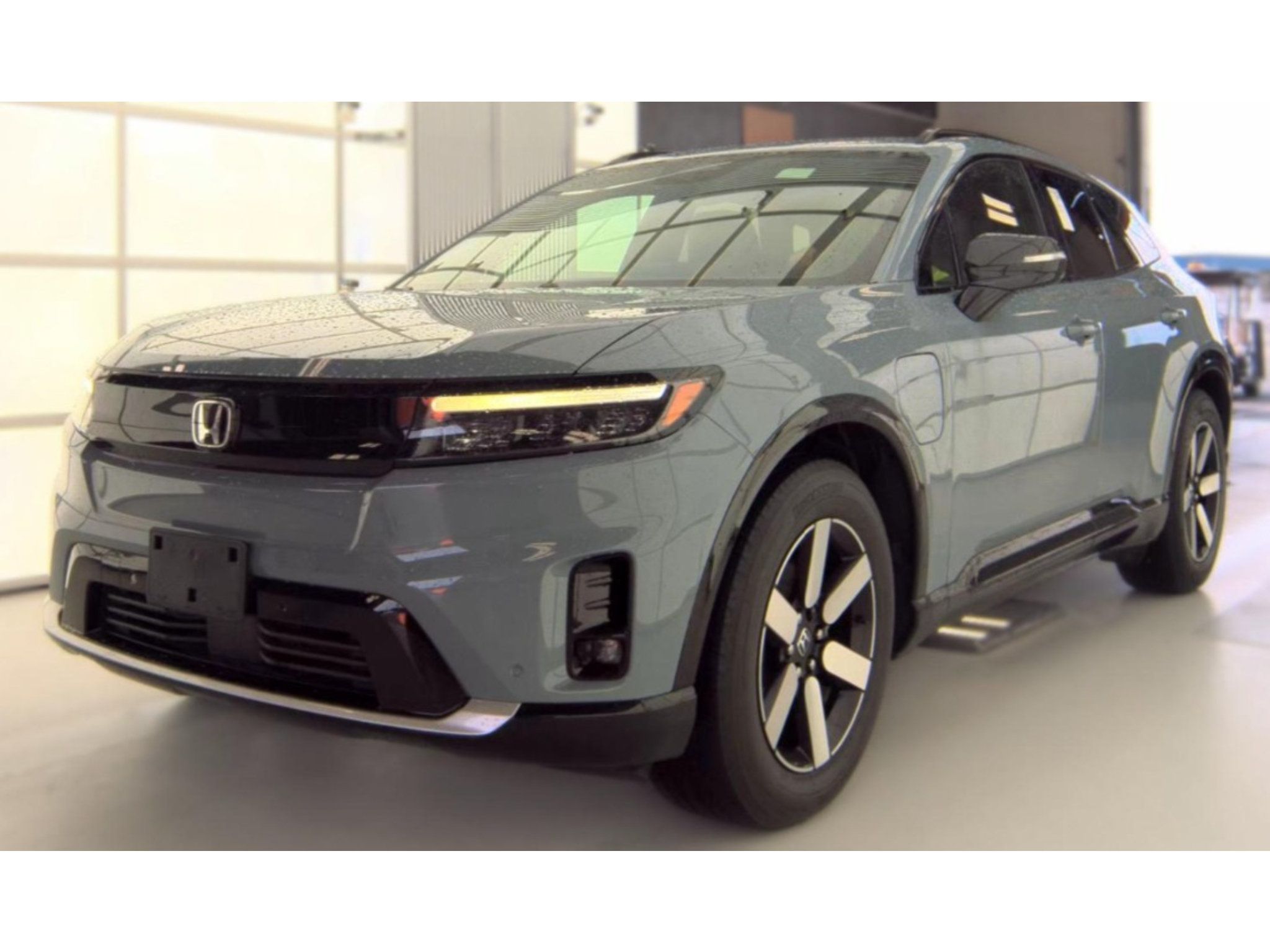 Used 2024 Honda Prologue Touring image 1