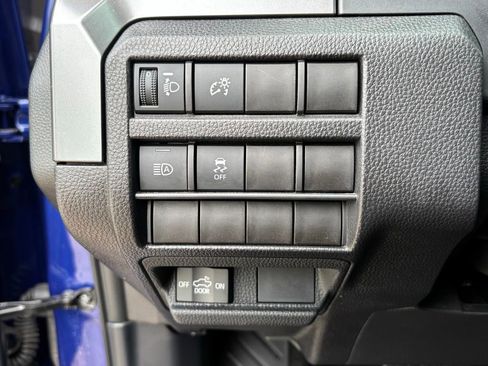 Used 2025 Toyota Tacoma SR5 AWD/4WD image 22