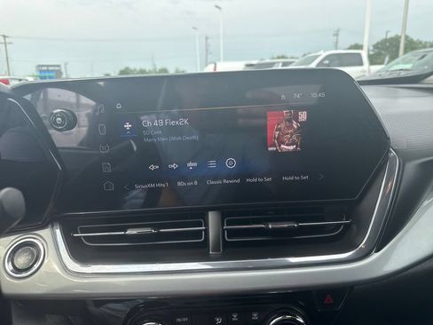 Used 2025 Chevrolet Trax LT FWD image 21