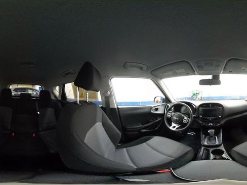 Used 2025 Kia Soul LX w/ LX Technology Package FWD image 37