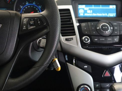 Used 2016 Chevrolet Cruze LS FWD image 28