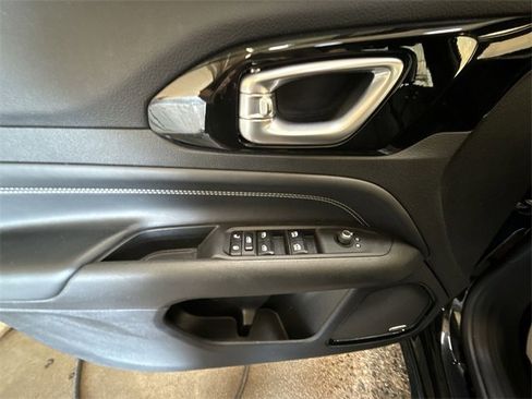 Used 2023 Jeep Compass High Altitude image 13