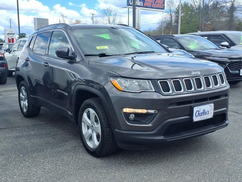 Used 2021 Jeep Compass Latitude w/ Convenience Group AWD/4WD image 3