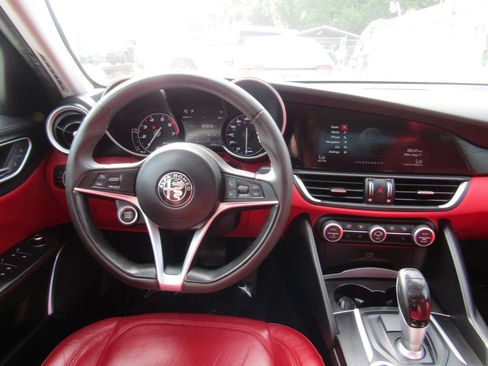 Used 2018 Alfa Romeo Giulia AWD image 22