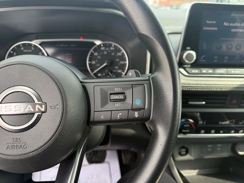 Used 2024 Nissan Rogue SV image 43