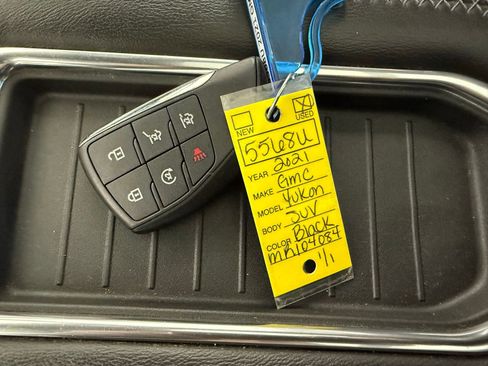 Used 2021 GMC Yukon Denali w/ Denali Premium Package image 36