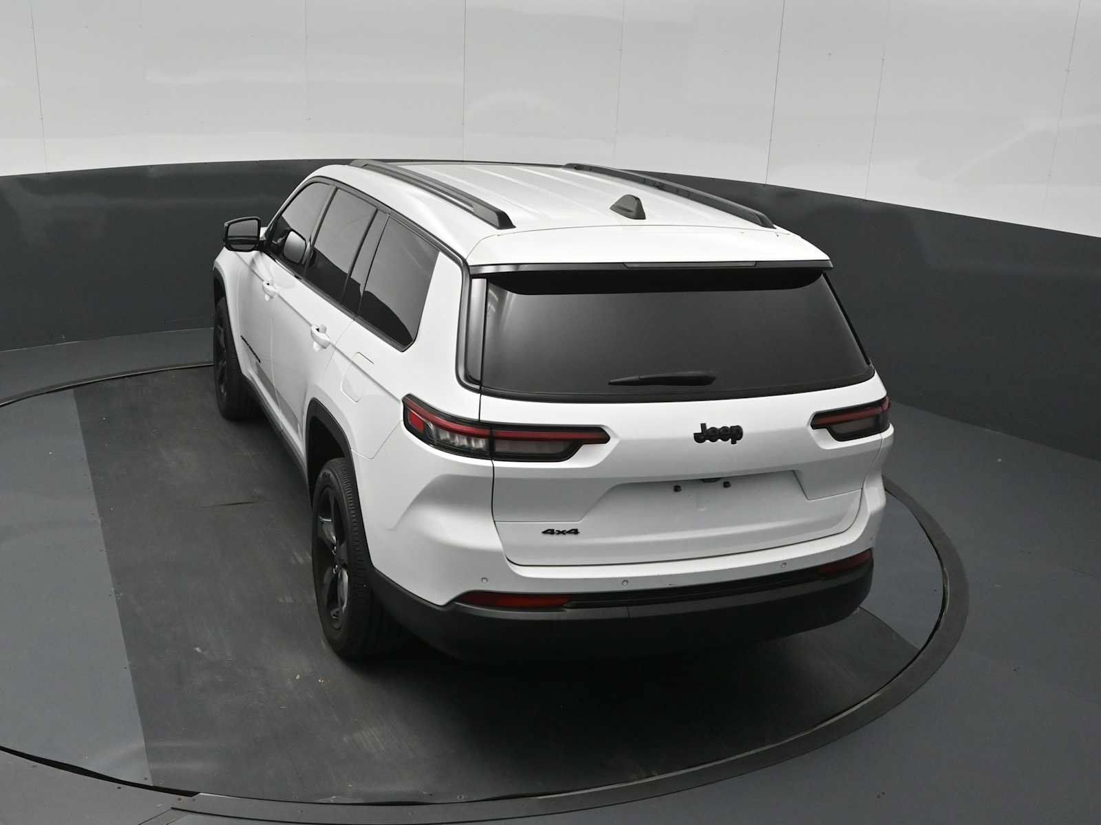 Used 2023 Jeep Grand Cherokee L Laredo AWD/4WD image 24