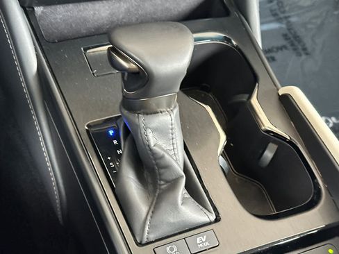 Certified 2025 Lexus ES 300h w/ Premium Package FWD image 22