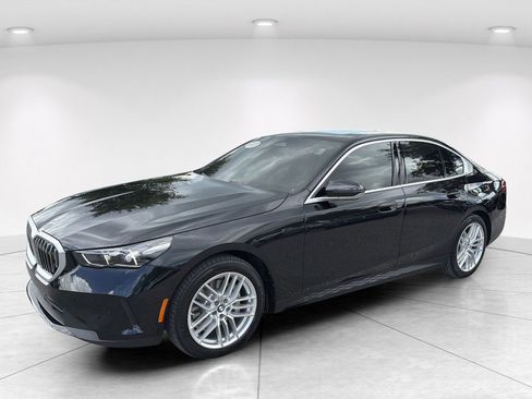 Certified 2024 BMW 530i w/ Convenience Package RWD image 8