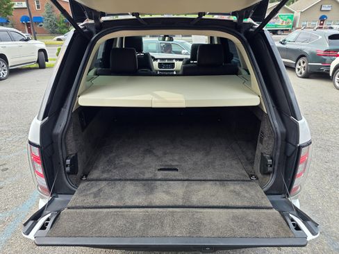 Used 2016 Land Rover Range Rover HSE image 13