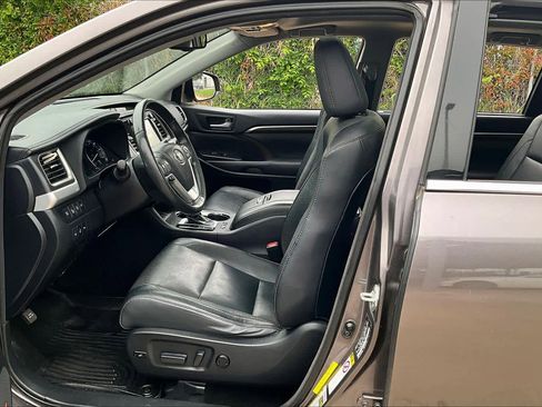 Used 2014 Toyota Highlander Limited Platinum AWD/4WD image 8