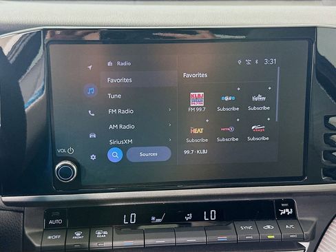 Used 2025 Toyota Camry SE w/ Convenience Package image 15