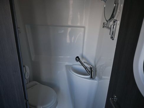 Used 2021 Mercedes-Benz Sprinter 2500 image 20