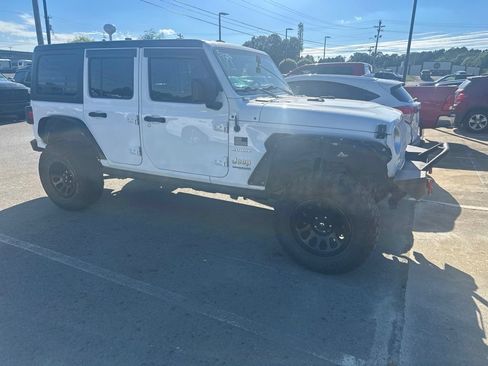 Used 2020 Jeep Wrangler Unlimited Sahara AWD/4WD image 3