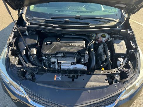 Used 2018 Chevrolet Cruze LS FWD image 21