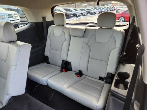 Used 2020 Kia Telluride S w/ S 8 Passenger Seating Package AWD/4WD image 13