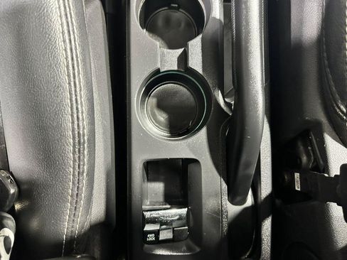 Used 2016 Jeep Patriot High Altitude AWD/4WD image 19