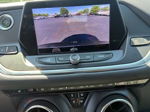 Used 2022 Chevrolet Blazer LT FWD image 32
