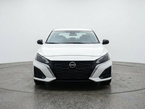 Used 2025 Nissan Altima 2.5 SV FWD image 2