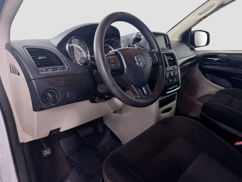 Used 2019 Dodge Grand Caravan SE image 23