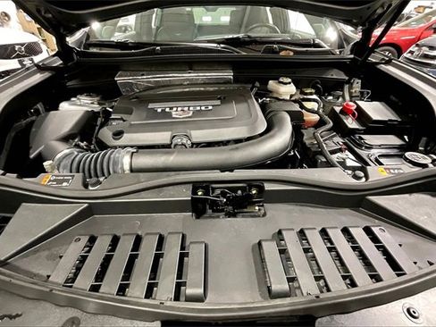 Used 2024 Cadillac XT4 Premium Luxury image 10