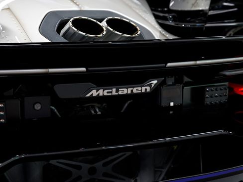 Used 2020 McLaren Senna RWD image 17