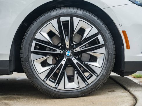 Used 2025 BMW 530i xDrive w/ Premium Package image 15