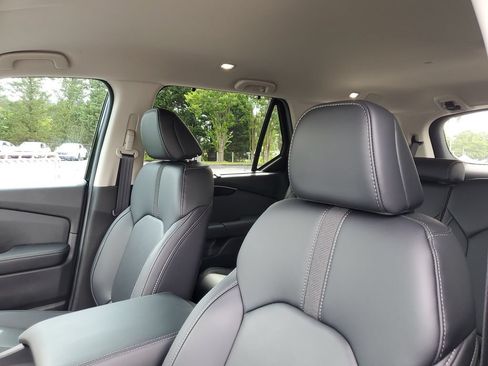 Used 2025 Honda Pilot EX-L image 16