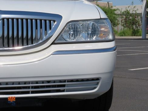 Used 2003 Lincoln Town Car Executive image 38