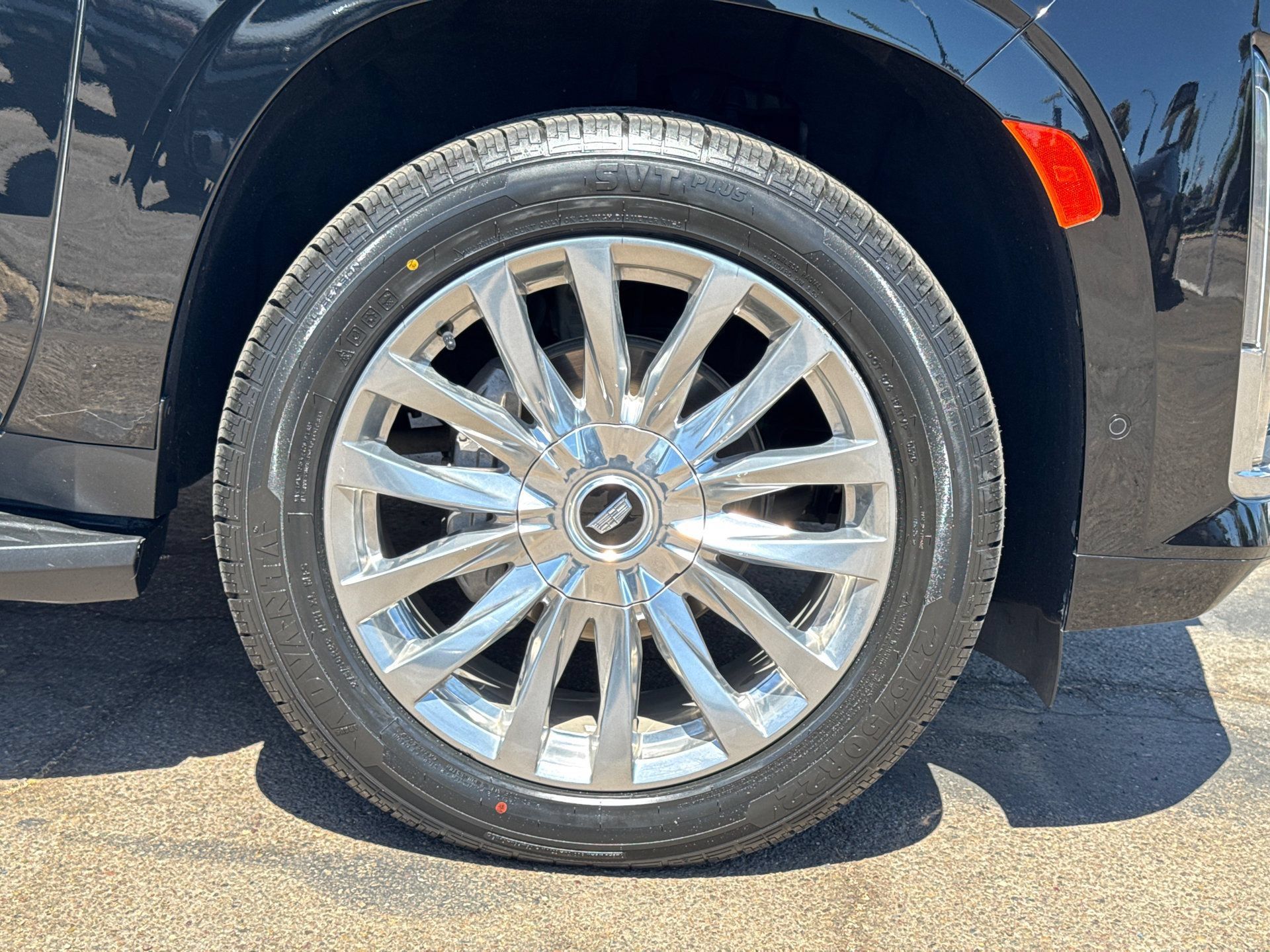 Used 2023 Cadillac Escalade ESV Premium Luxury w/ Performance Package AWD/4WD image 5