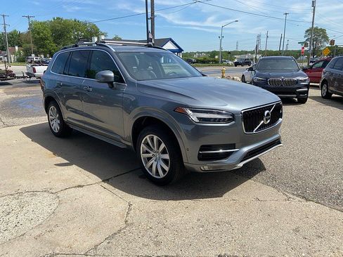 Used 2018 Volvo XC90 T5 Momentum w/ Convenience Package AWD/4WD image 6