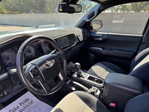 Used 2021 Toyota Tacoma TRD Off-Road w/ Technology Package AWD/4WD image 10