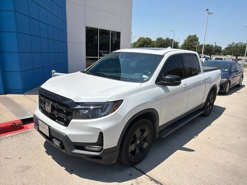 Used 2025 Honda Ridgeline Black Edition image 2