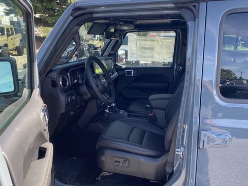 New 2025 Jeep Gladiator High Tide image 15