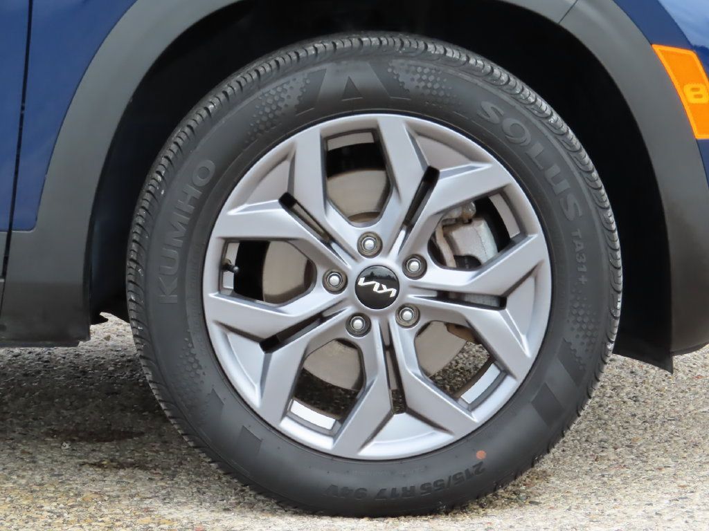 Certified 2024 Kia Seltos S AWD/4WD image 15