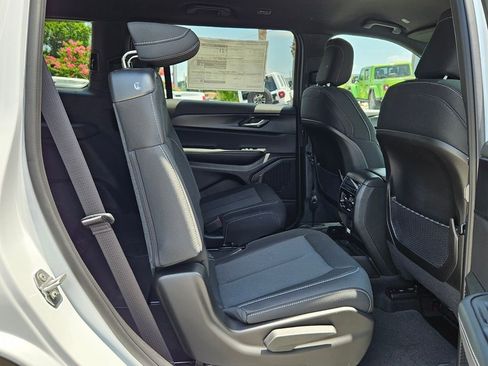 New 2025 Jeep Grand Cherokee L Laredo w/ Luxury Tech Group I image 14