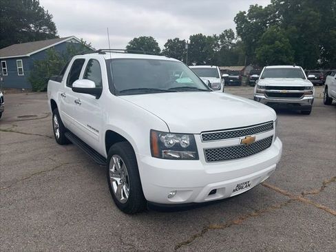 Used 2012 Chevrolet Avalanche LT w/ All-Star Edition AWD/4WD image 8