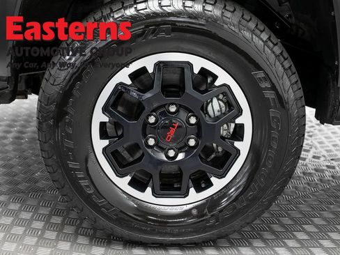 Used 2025 Toyota Tacoma TRD Off-Road AWD/4WD image 92