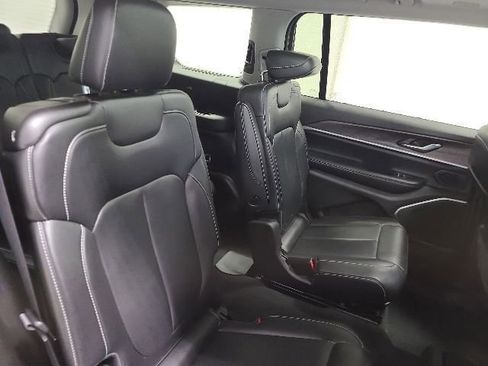 Used 2022 Jeep Grand Cherokee L Limited AWD/4WD image 20