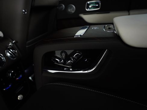 Used 2023 Rolls-Royce Cullinan w/ Cullinan Package image 70