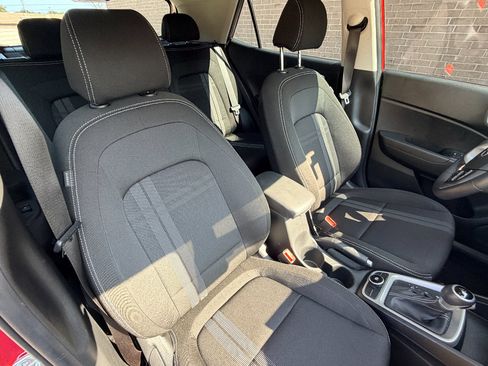 Used 2025 Hyundai Venue SEL FWD image 26