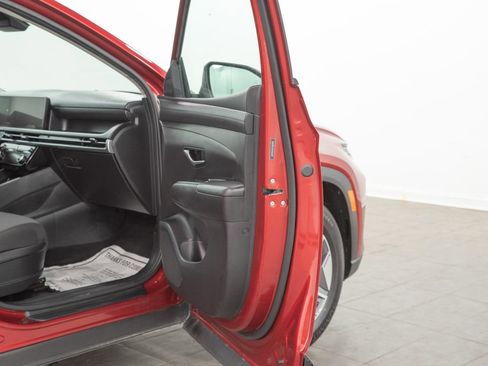 Used 2025 Hyundai Tucson SEL FWD image 16