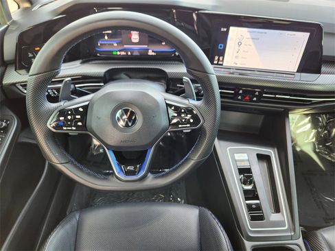 Used 2022 Volkswagen Golf R image 2