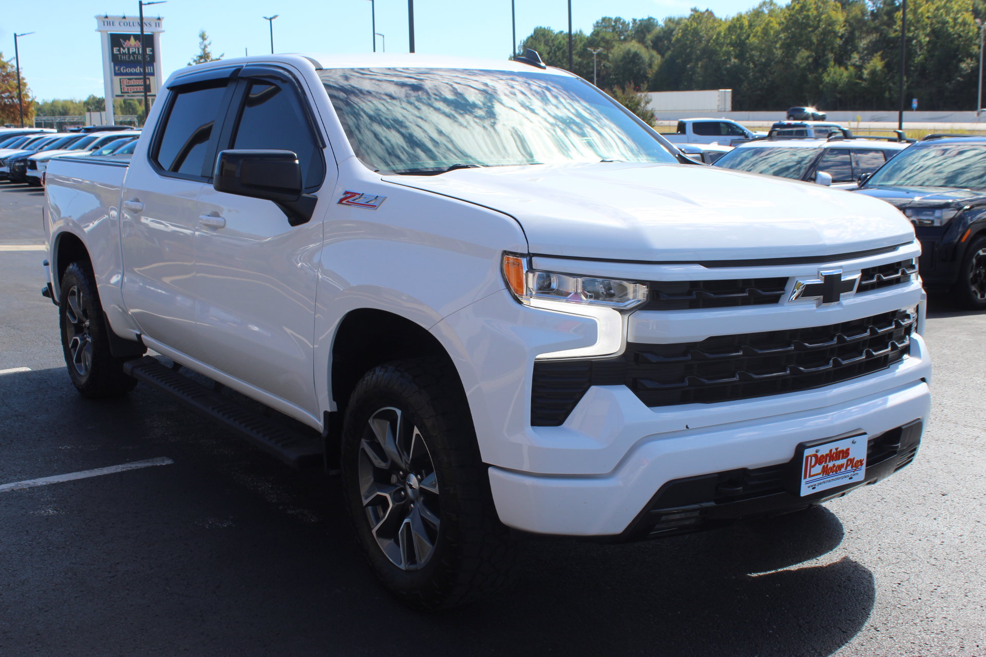 Used 2023 Chevrolet Silverado 1500 RST w/ Z71 Off-Road Package AWD/4WD image 4