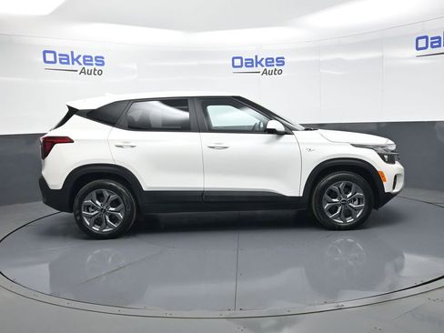 Certified 2025 Kia Seltos LX image 9