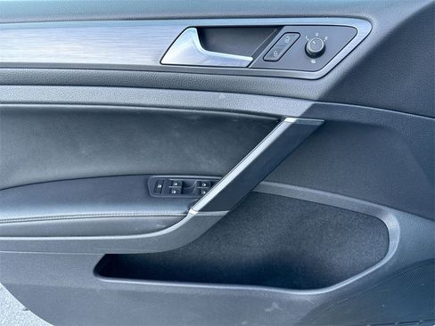 Used 2021 Volkswagen Golf 4-Door image 15