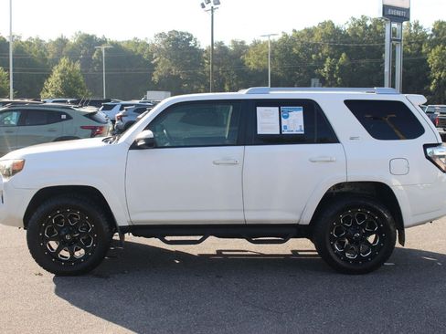Used 2015 Toyota 4Runner SR5 AWD/4WD image 4